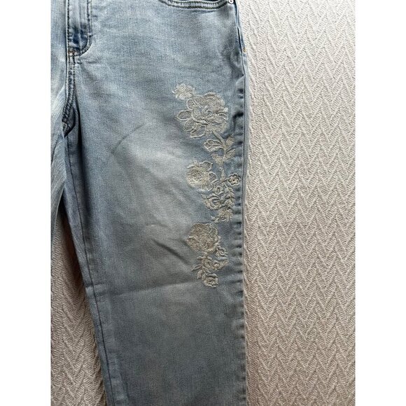 Women's Chico's Platinum Skimmer Denim Ankle Jeans Sz 0.5/US Size 6 Floral Embro - Picture 6 of 12